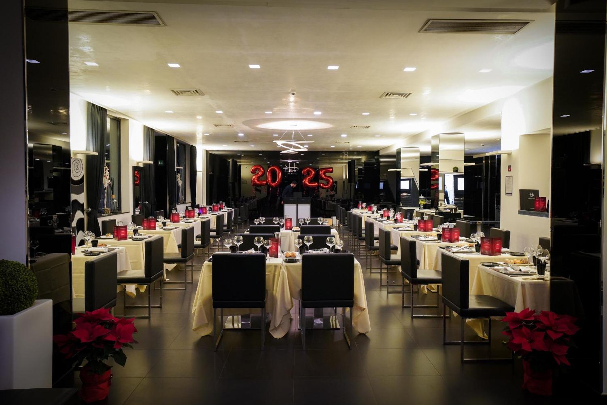 호텔 몬테카티니 팰리스 몬테카티니테르메 외부 사진 Restaurant 20:25