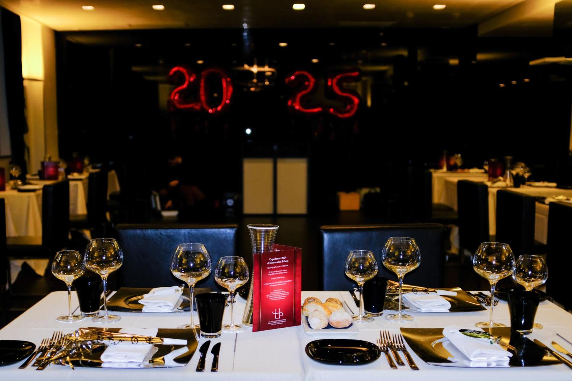 호텔 몬테카티니 팰리스 몬테카티니테르메 외부 사진 Restaurant 20.25