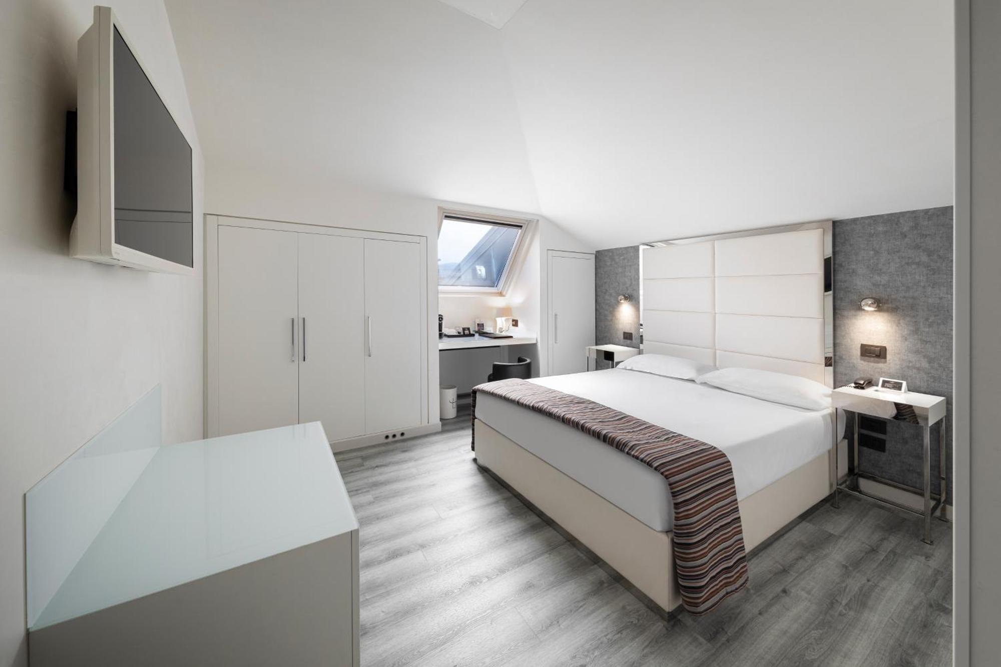 호텔 몬테카티니 팰리스 몬테카티니테르메 외부 사진 A bedroom at the hotel